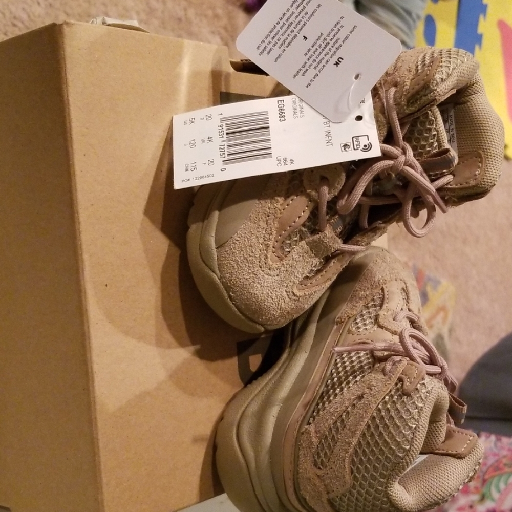 Yezzy boot desert sand size 5 toddler